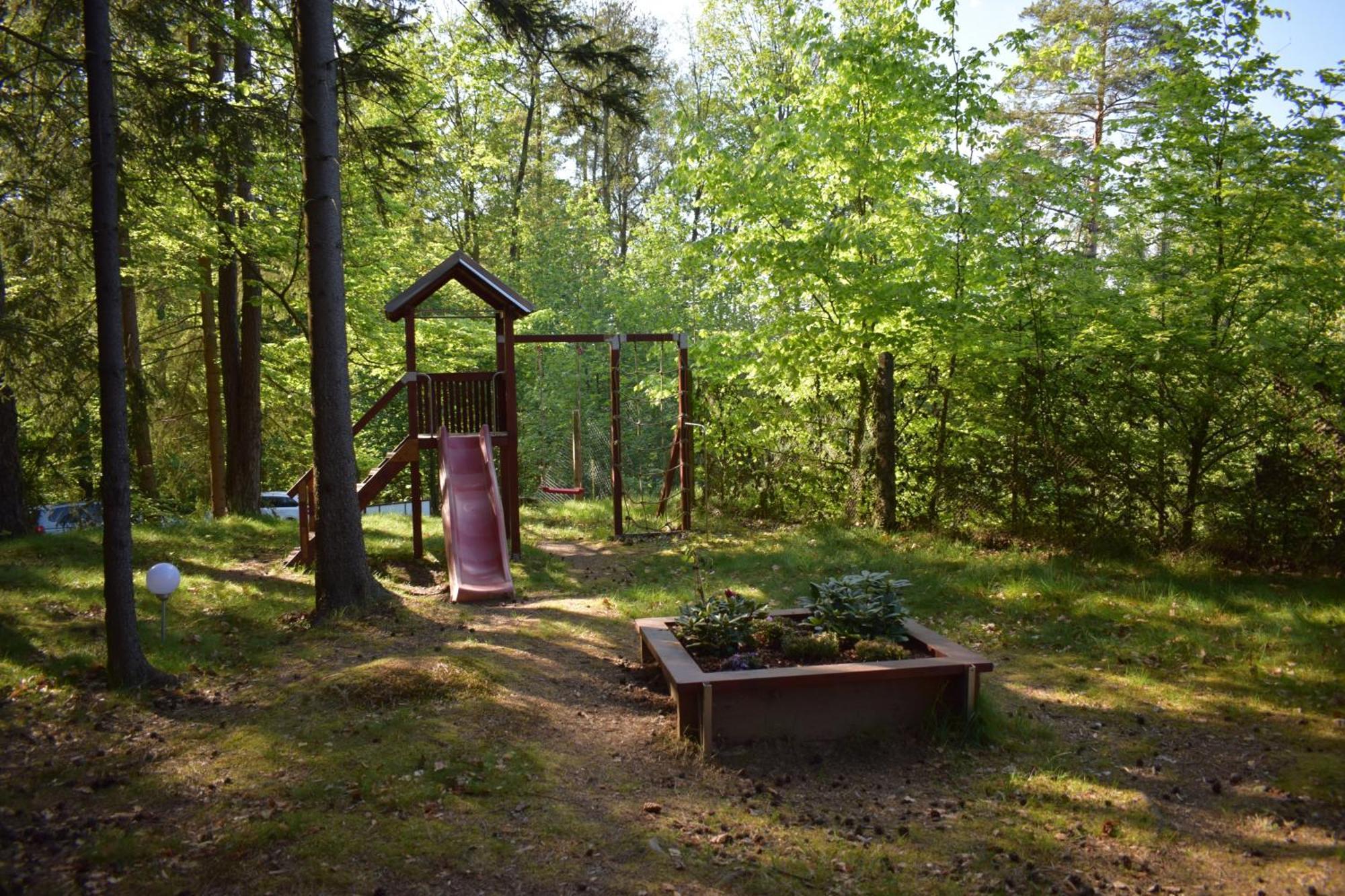 Hotel Treehouse U Rybnika Osecna Exterior foto